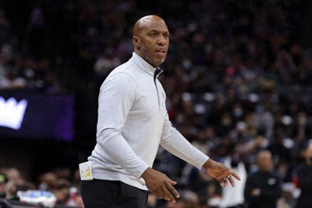 曼联与孔蒂接触传闻升温，高层对卡里克表现产生质疑